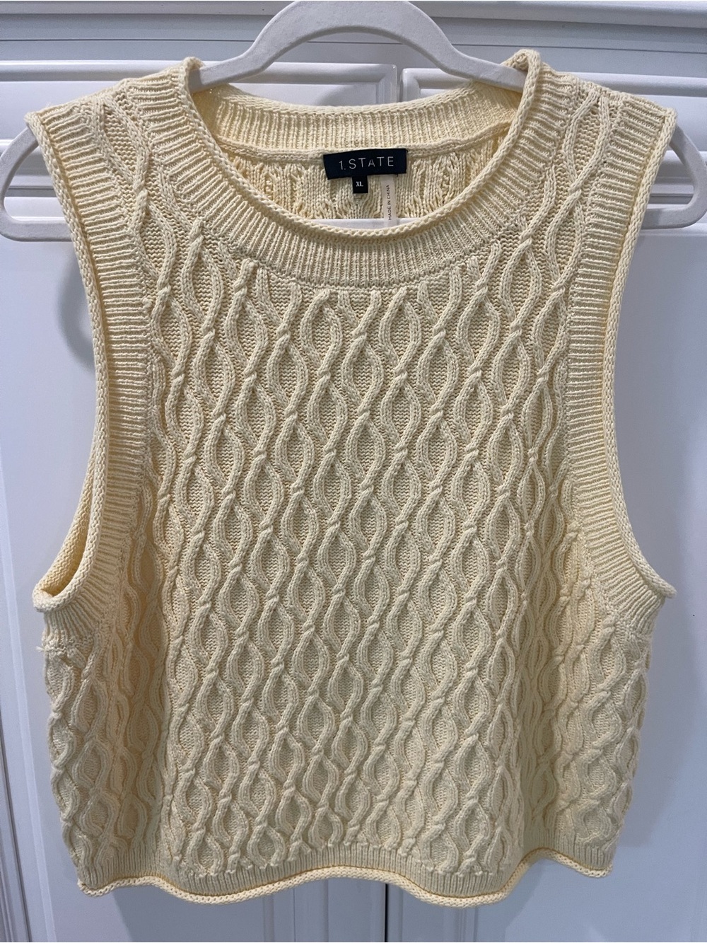 1.STATE butter yellow Cable Knit Crewneck Sweater vest size XL 100% cotton